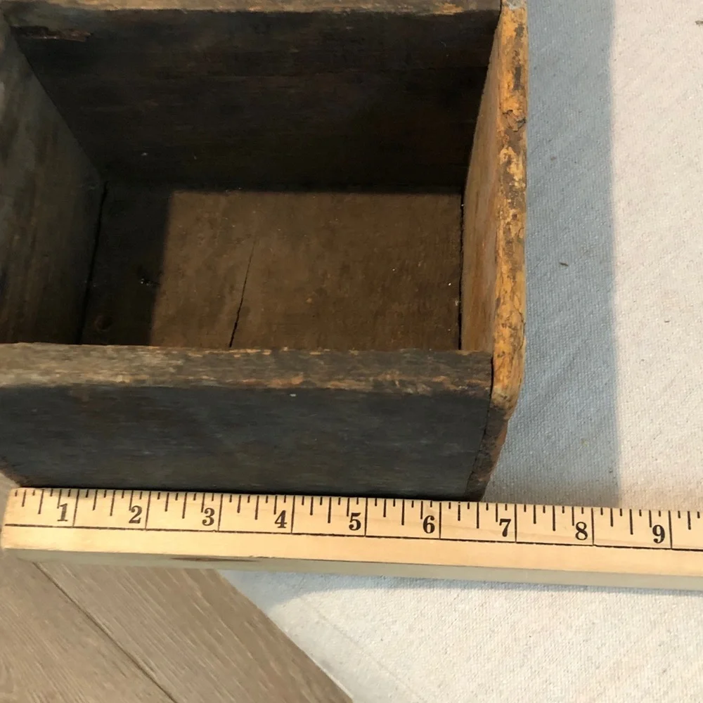 Antique Rustic Estate Barn Find Divided Wood Crate  about 21” x 7” x 5” Read